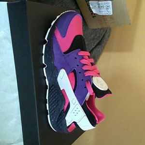 Nike size 7 female